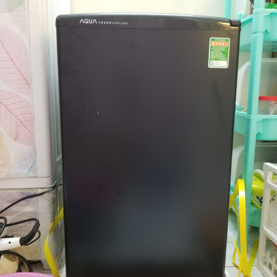 10điểm. xuất sắc. tủ lạnh nhỏ gọn.lại đựng được kha khá đồ. phù hợp với người ở 1 mình như mình. Tủ lạnh 65W. không tốn điện nữa. vừa cắm điện khoảng 15ph sau đã lạnh, ngăn đông đá cũng ok nữa. nhân viên tiki giao hàng nhiệt tình. giúp mình đem tận lầu 4, dù không có thang máy. nên mua nha mnnnnnnn