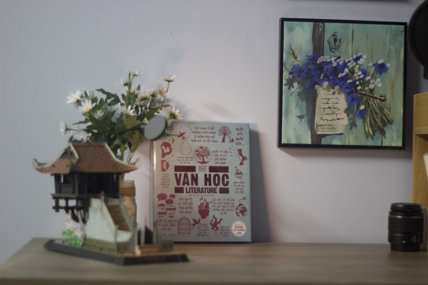 sách đẹp, bao bọc kỹ

tuy nhiên nội dung thì hơi cục bộ, chỉ tập trung ở tây phương