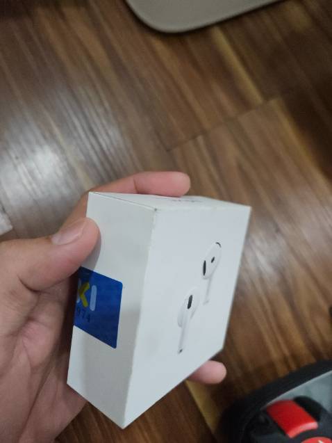 Hộp hơi móp + dơ. Do tính chất máy chụp tự làm đẹp nên nhìn đỡ hơn thực tế.