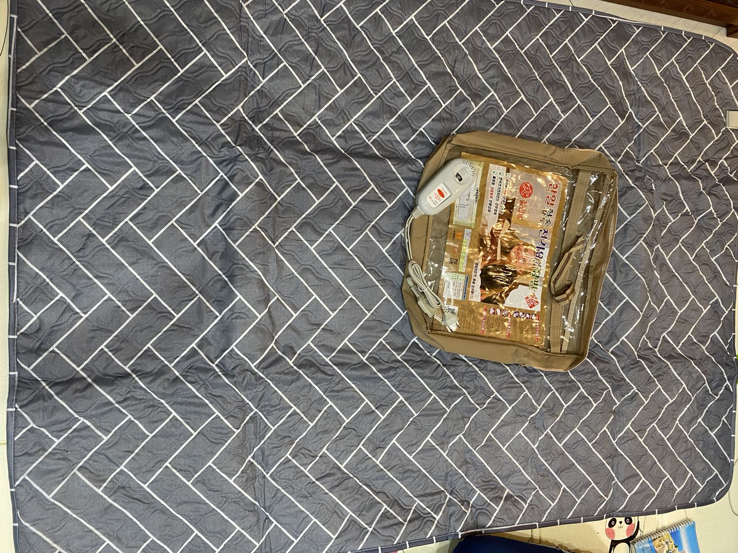 Chất lượng sàn phẩm rất tốt, giá thành hợp lý. Xuất xứ rõ ràng. Đệm rất ấm, chúc shop ngày càng đắt hàng.