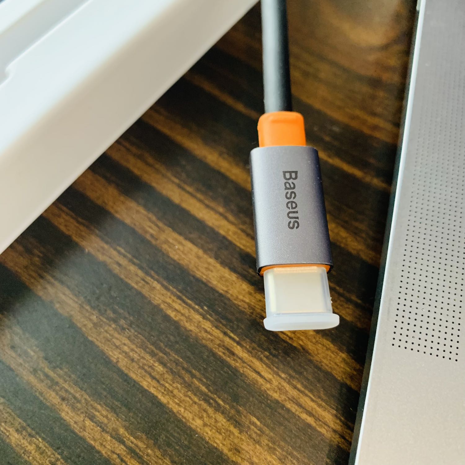 Đúng với thông tin. Mình mua loại 5 trong 1 là vừa dùng với nhu cầu.
Thiết kế gọn và thông minh (có chỗ gắn đầu dây nối)
Còn tặng kèm sticker dễ thương, giúp đánh dấu *** 😌