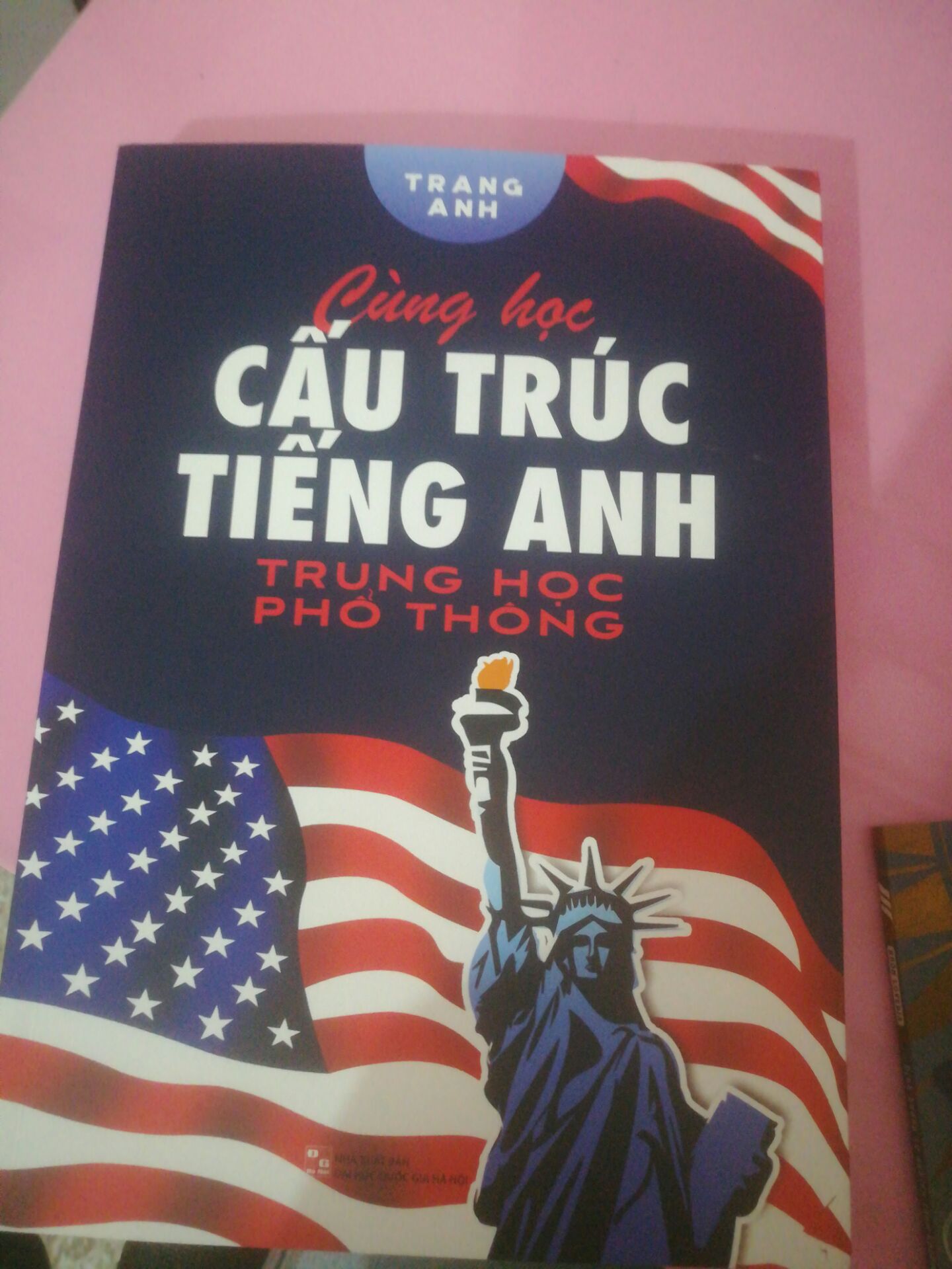 Sách khá dày. Tuy giáo muộn 1 ngày nhưng vì đang dịch nên vẫn ok