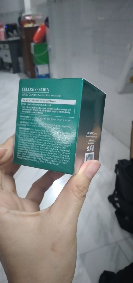 sản phẩm mẩu mã đẹp, bao bì hộp giấy ko có bao nhựa bên ngoài, mới dùng chưa biết hiệu quả ko, shop trả lời tất cả những thắc mắc của mình, chăm sóc khách hàng tốt.5s cho shop.