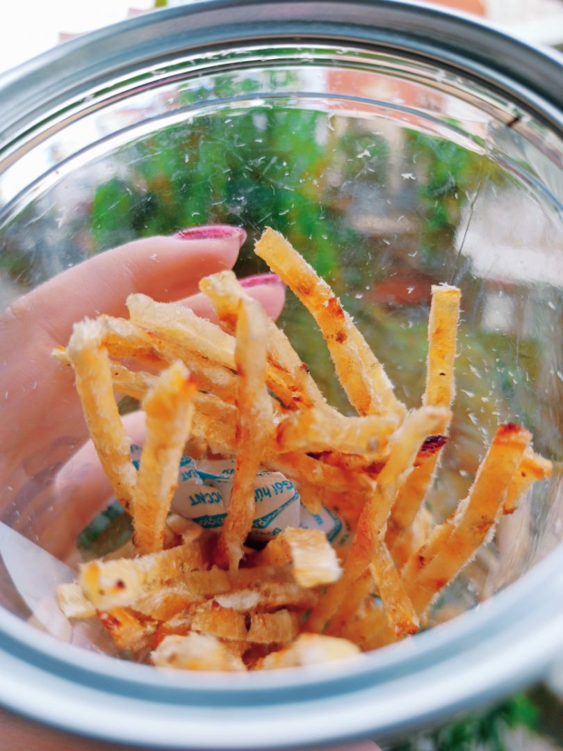 Khô cá rất mềm và ăn cực kỳ ngon, mình rất thích hương vị này. Chấm với tương ớt càng tuyệt hảo hơn nữa.