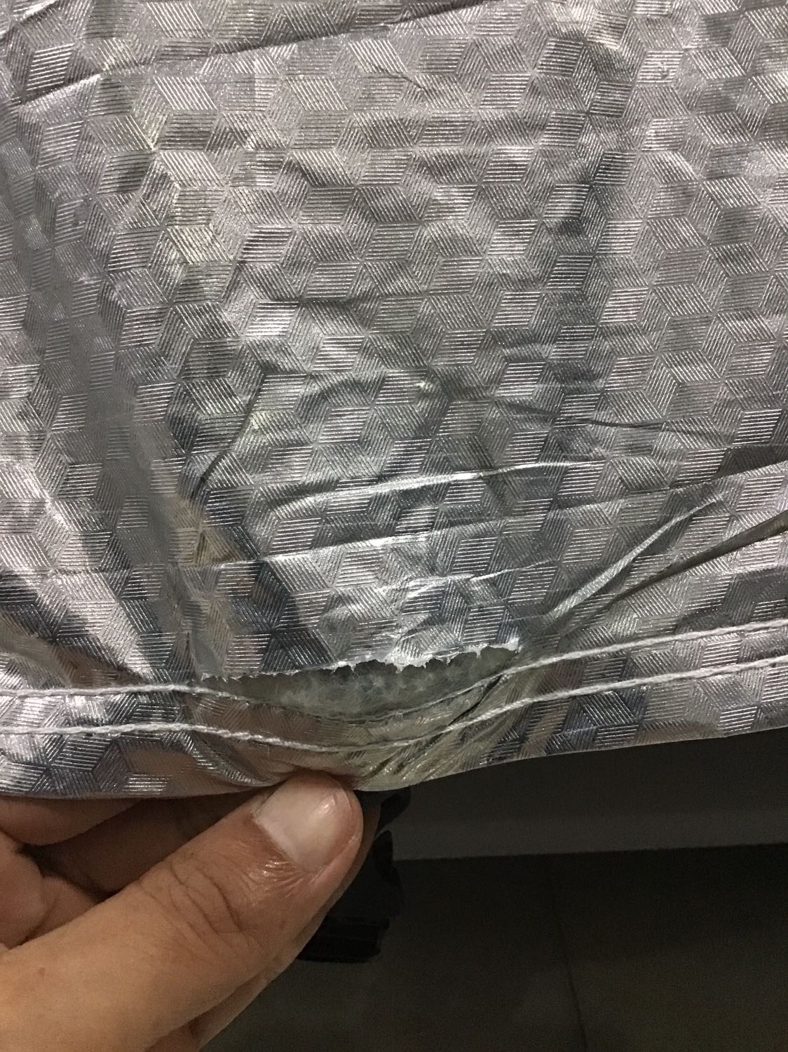 Kiểu đẹp. nhưng hơi ngắn ở phần phía trước khi sử dụng suv 5 chỗ.
Chất liệu quá kém( bợt). mới mà đã bị rách