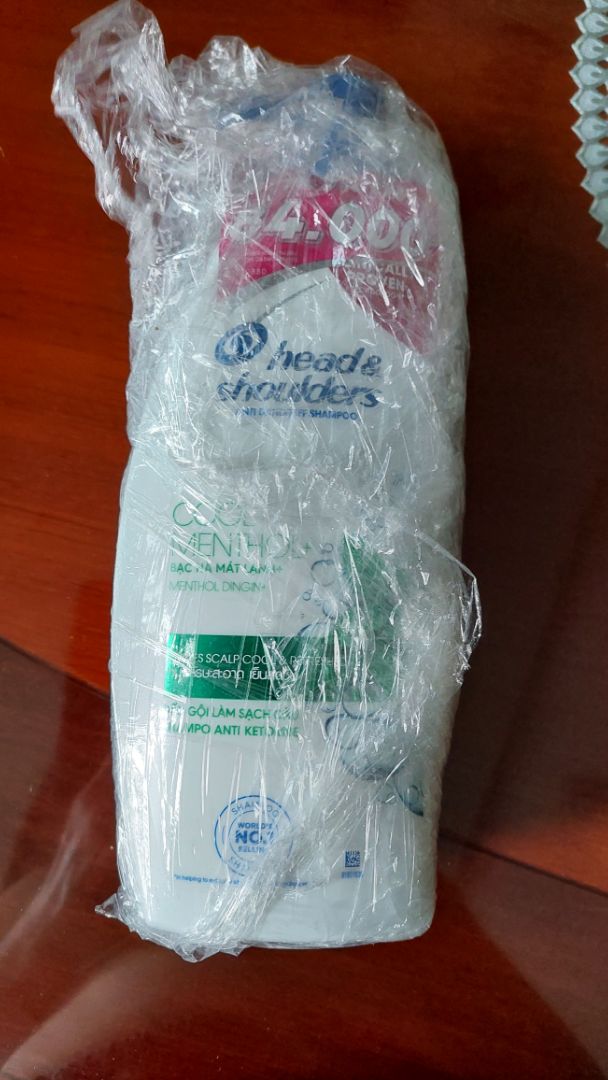 Dầu gội thích hợp cho những ai hay hoạt động ngoài trời trong những ngày hè oi bức như thế này. Cảm giác mát lạnh, thơm bạc hà dễ chịu. SX tại Thái Lan, HSD 3 năm nha mí bạn!