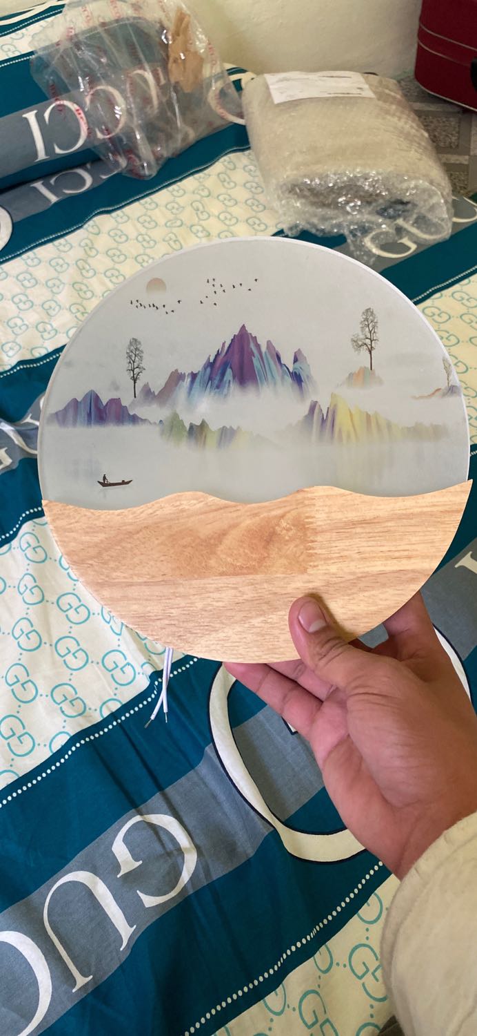 Hàng đóng gói cẩn thận!Đèn có 3 chế độ màu nhưng không biết chỉnh ở đâu?