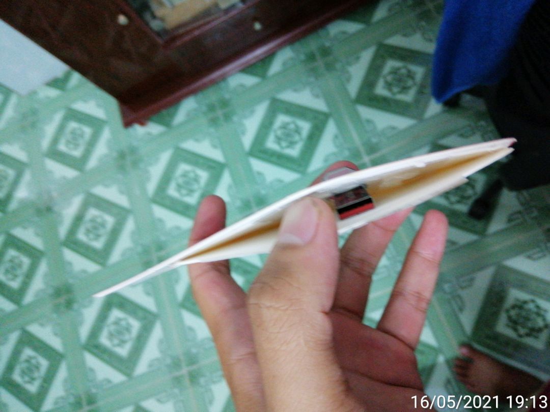 Hàng đã bốc không còn nguyên, nếu nhà phân phối lấy lý do bốc kiểm tra thì phải có niêm phong đăng này không có tem niêm phong của nhà cung ứng, tuy hàng rẽ tiền nhưng cũng phải rõ ràng. Nghi ngờ hàng đã qua sử dụng