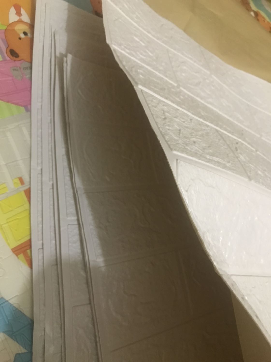 Mình mua đồ ở kiti kha nhieu.Lúc đầu tin tưởng lắm, đặt hàng ưng ý. Lần này mua sốp dán tường không giống như miêu tả. Mỏng dính quá thể không nổi 1 li. Và không thể dán tường nổi luôn. Quá thất vọng