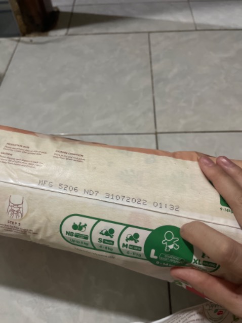 Hàng quá cũ từ 2022 bao bì bị ngà màu hết mọi ng mua nên để ý nha mình phải xé ra kiểm ra chất lượng bim không như mẫu bé đang dùng sẽ không ủng hộ nữa
Bì bé đang sài dở khác hẵn mua hơn 2trăm cành k đáng gì mà chất lượng tệ quá