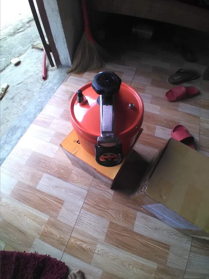 nồi hơi mỏng nhưng xài ok, mỗi tội shop gửi thiếu van phụ, mình kiến nghị qua tiki thấy khá vòng vèo, cuối cùng họ yêu cầu phải trả lại nồi để đổi nồi mới có van phụ :))) phiền quá nên mình hủy đổi luôn, đành lấy cái que cắm dô