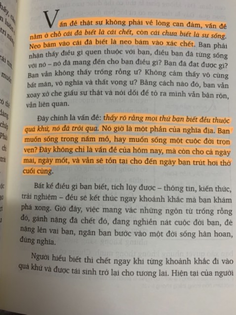 / Đây là 1 trong những quyển sách của tác giả Osho rất hay mà mình đọc. Lòng can đảm của 1 người dựa trên cách người đó sẽ đón nhận những điều mới mẻ hay mọi việc dù tốt hay xấu xảy đến. Ngoài ra còn nói về khái niệm của nỗi sợ và cách khắc phục những sợ hãi từ tâm trí. Bên cạnh đó còn đề cập về tâm lý đám đông. 1 cuốn sách tâm lý mang lại nhiều trải nghiệm đầy tính khai sáng khi đọc.
 Sản phẩm của tiki mình khá hài lòng về chất lượng và dịch vụ giao hàng