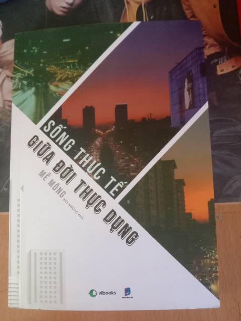 Tiki trading giao hàng rất nhanh. Tuy nhiên thì sách chỉ đc bỏ vào trong một cái hộp chứ k có thêm bọc chống xóc hay túi bóng bảo vệ nên đầu sách hơi móp xíu. Thực sự mong Tiki trading cải thiện về vấn đề gói hàng. Còn lại thì đều tốt