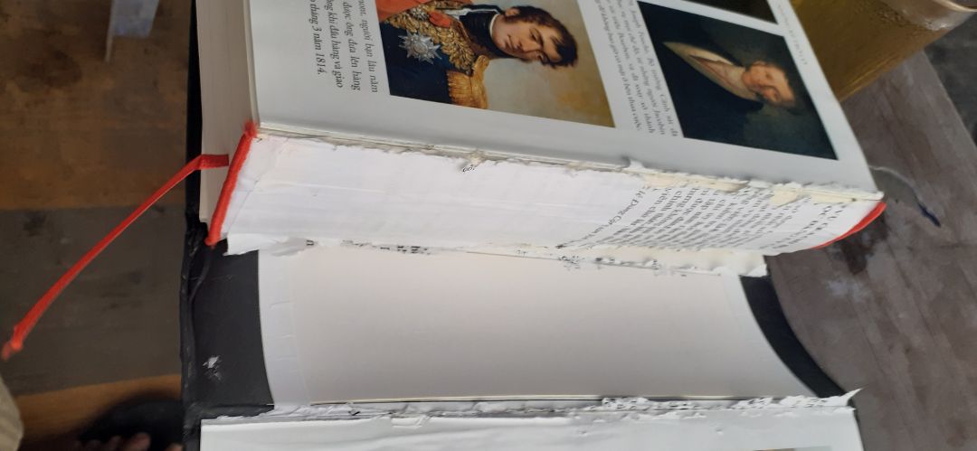 Hôm nay là lần đầu tiên bị thất vọng vì TIKI như thế này. Sách nhìn qua thì sáng đẹp, chủ quan nhận luôn, rồi boc bì bao ra thì BÌA VỚI RUỘT sách mỗi chỗ mỗi nơi. Thế nên các trang sách đã bắt đầu rời từng tờ một. Hôm nay là lần đầu tiên bị thất vọng vì TIKI như thế này. Sách nhìn qua thì sáng đẹp, chủ quan nhận luôn, rồi boc bì bao ra thì BÌA VỚI RUỘT sách mỗi chỗ mỗi nơi. Thế nên các trang sách đã bắt đầu rời từng tờ một.