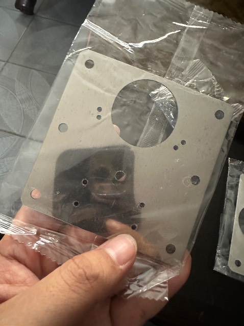 Chất lượng tốt. Lỗ khoan sẵn hơi ít, phải khoan thêm khi dùng