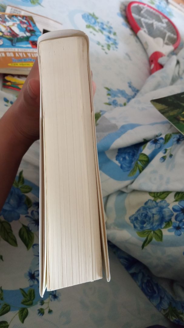 Thấy các bạn bảo sách bị bẩn nên cũng hơi e ngại. Nhưng quyển này mình mua rất sạch đẹp. Vận chuyển xa nên góc hơi nhăn tí nhưng không đáng kể. Sách thì Tiki giao khá nhanh