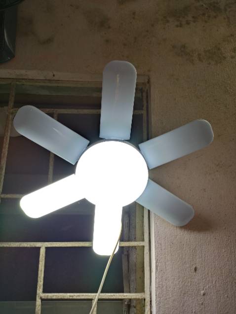 Hàng quá lởm, mới mua được 1 ngày đã bị hỏng Hàng quá lởm, mới mua được 1 ngày đã bị hỏng