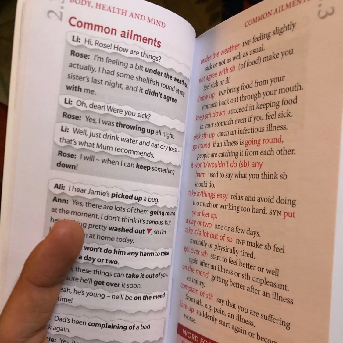 Sách Oxford thì cực hay nha mọi người ma cũng hơi đắt cho cuốn nhỏ bằng bàn tay. Nhưng mà người ta hình như cái tấm nhựa màu đỏ để che học từ vựng gòi.