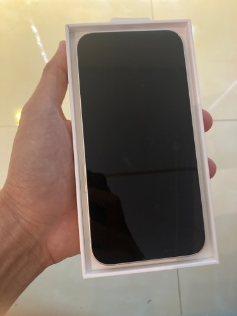 Hết xẩy nha anh chị em! Camera đẹp, màn hình siêu đẹp, cầm gọn không nặng tay, màu trắng cũng đẹp cực! Tiki giao nhanh hết hồn, giao hàng giá trị có mã OTP nhận rất yên tâm, hộp cũng có chống sốc đầy đủ. Nói chung mua Tiki rất sướng!