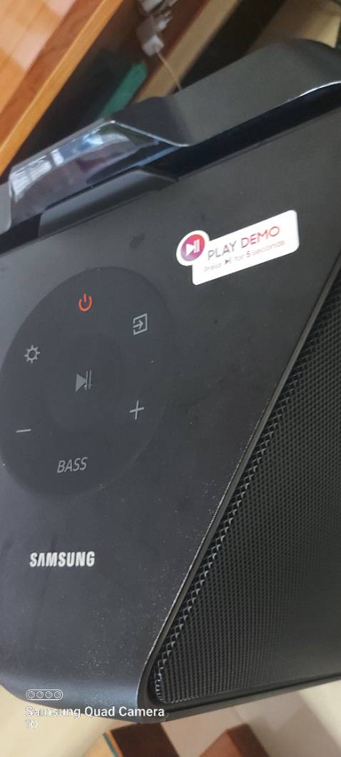 Chất lượng âm thanh tốt, ổn trong tầm giá, khá nặng khi di chuyển.