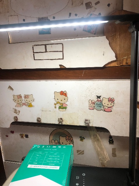 Thiết kế đèn đẹp điều chỉnh góc độ và gấp gọn tiện lợi, đèn có 2 cổng USB output, sau trai nghiệm sử dụng 1 thời gian mình thấy ổn áp và chất lượng