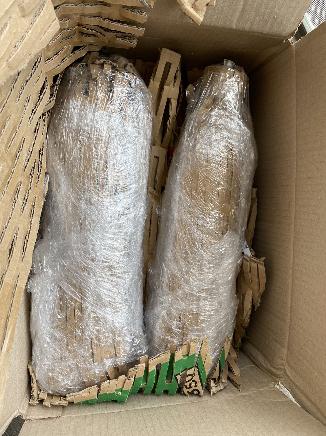 Giao hàng nhanh, shop đóng gói rất cẩn thận. Vang đỏ Đà Lạt ngon.