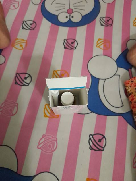 Không có tem dán, không có giấy hướng dẫn sử dụng