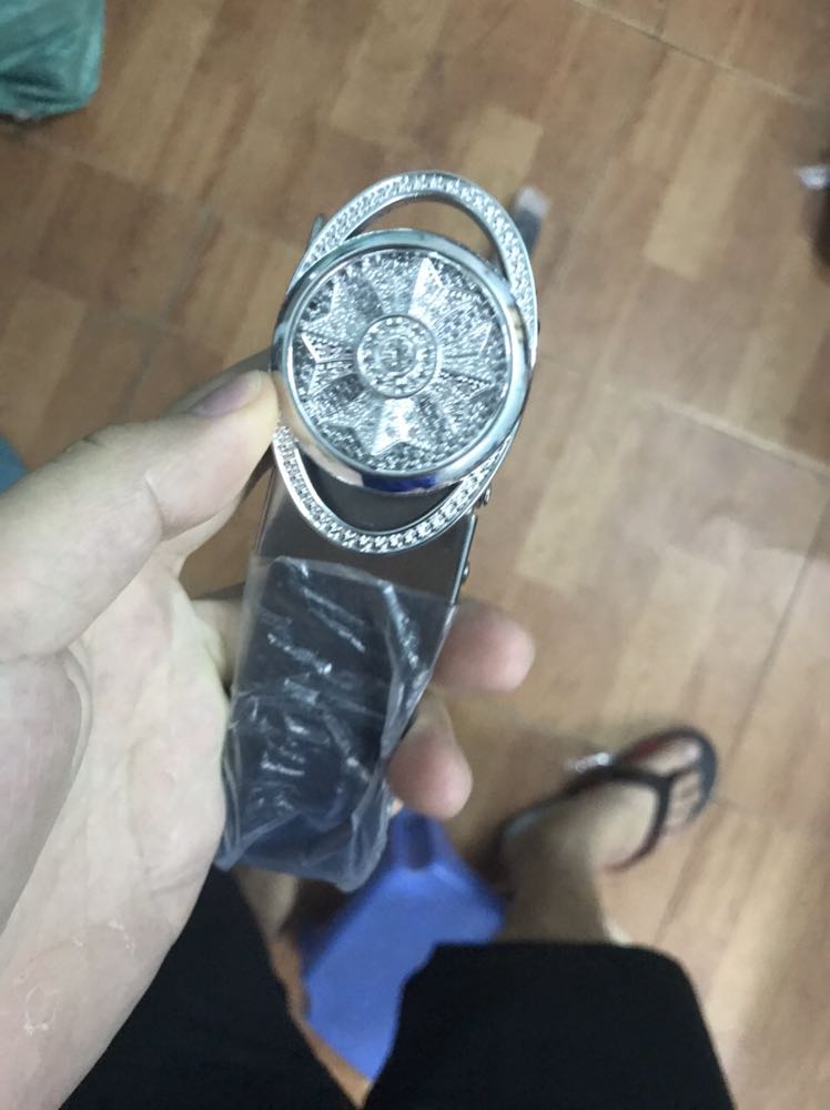 Thắt lưng đẹp quá. Sáng cứ như đính đá thật vậy. Dùng cũng khá là ok, chắc hắn và bền.