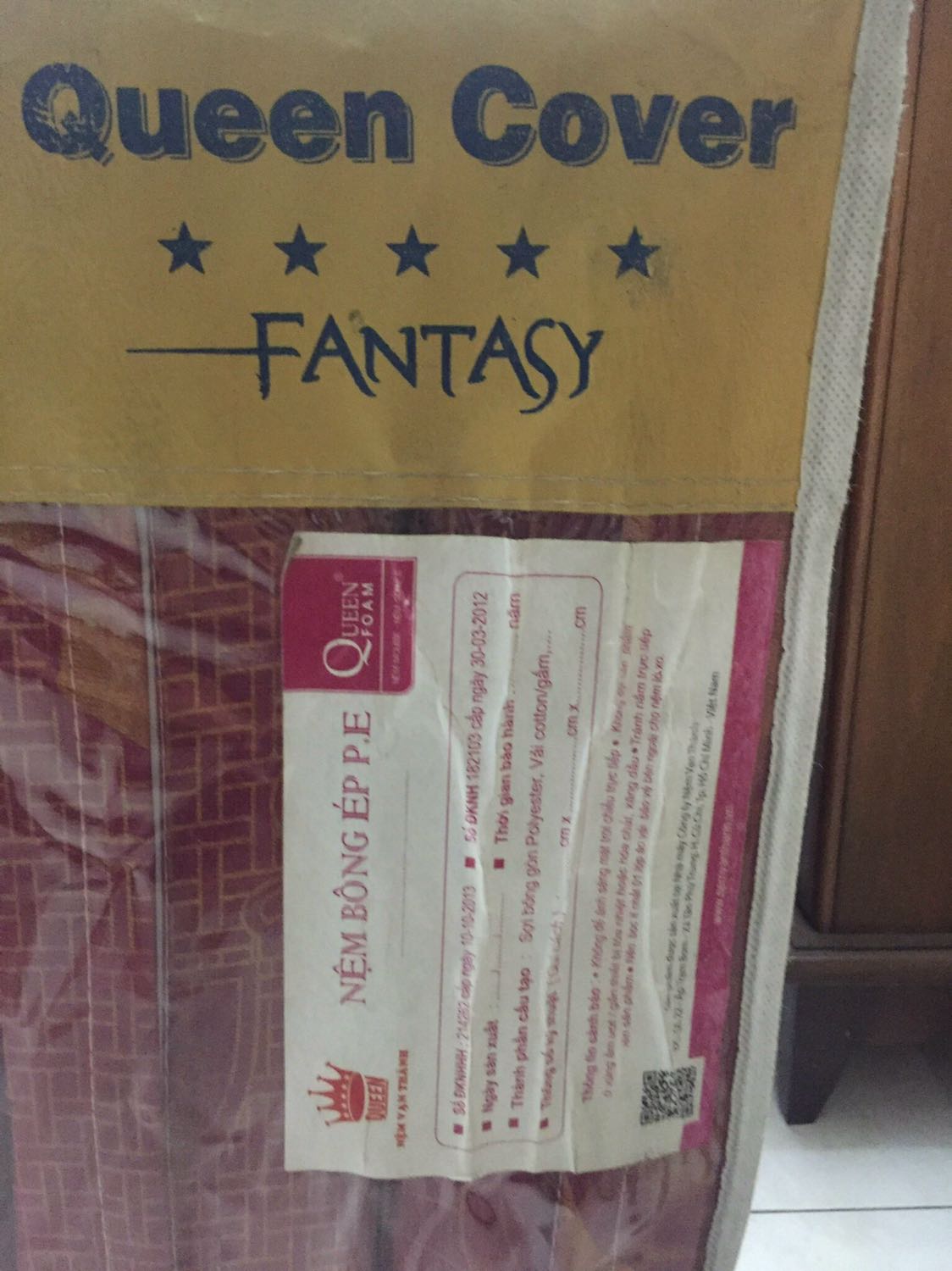 Nệm dơ, cũ không đúng kích thước. Liên hệ mà Tiki chưa giải quyết trả sản phẩm và hoàn tiền.