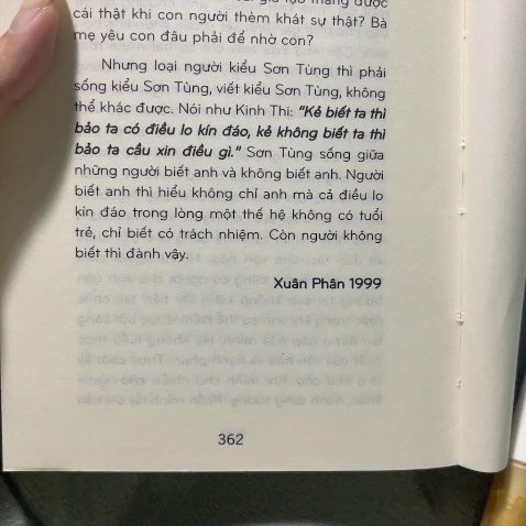 Đã đọc hết, thật sự là quá hay, lần đầu đọc 1 cuốn sách có liên quan đến nhân vật lịch sử mà cuốn như vậy, mình thích lối gần gũi, dễ hiểu như vậy ^^