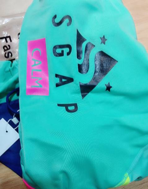 Sản phẩm đẹp, mình chọn size như miêu tả của shop và rất ưng ý. Hôm trước có chọn nhầm size 1 lần khi mua hàng nên cẩn thận hơn. Chất liệu đẹp, họa tiết tinh tế.

Giao hàng nhanh chóng và uy tín. Tin tưởng ở TIKI .