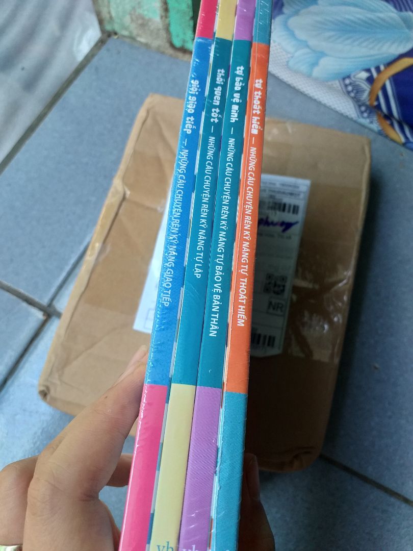 Sách mới, giấy đẹp, đóng gói cẩn thận, shiper giao hàng nhiệt tình. Rất hài lòng, sẽ ủng hộ tiếp khi có nhu cầu
