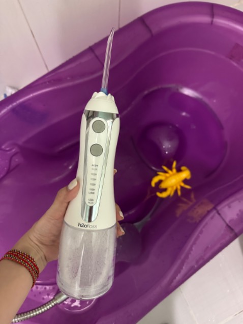 Mình nhận đc hàng shop đóng gói chắc chắn, phiếu hướng dẫn sử dụng tặng kèm củ sạc . Mình thấy máy ok, dòng nc theo cấp độ mạnh dần, có các loại đầu thay . Nói chung sản phẩm ok, vì săn sale đc nên mình thấy khá ôn