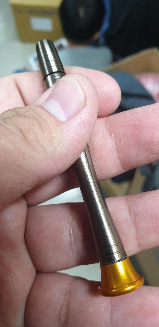 mấy đầu khóa khá chắc chắn. gắn vừa vào cây.
chỉ mỗi tội bộ này cứ như hàng xài rồi. trầy trụa + dấu răng tùm lum. rất không vừa ý