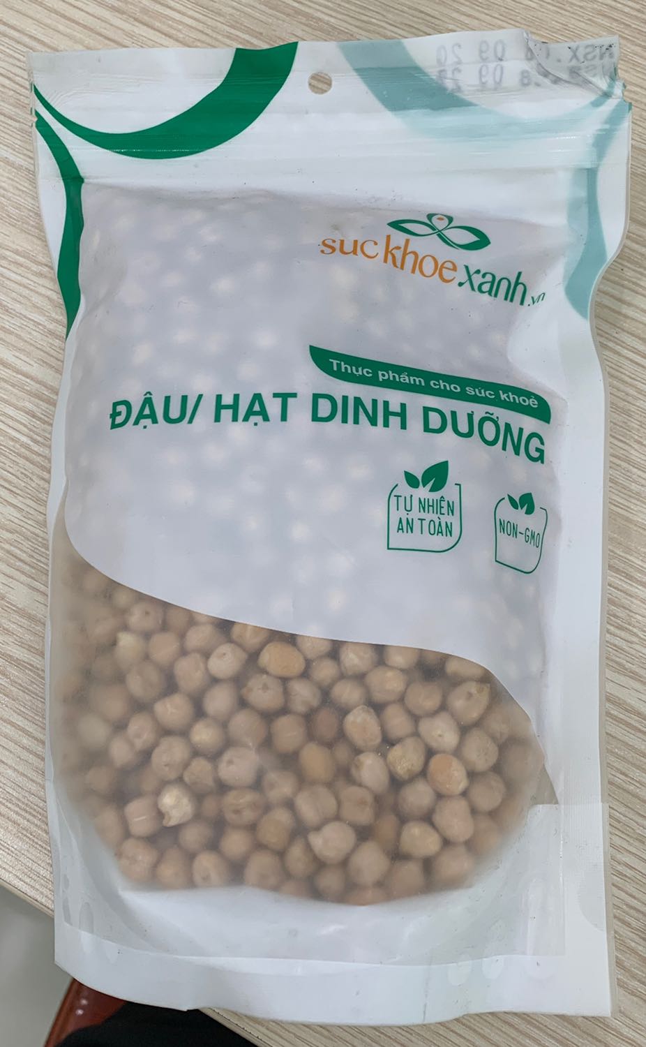 Loại này mình mua nhiều rồi khá ok. Mình toàn mua qua web chưa mua qua tiki. Thấy tiki giảm nên mua. Đậu này hơi khó ăn hơn đậu nành. Bùi bùi nhai như ăn hạt mít. Không hài lòng bao bì bị nhăn nhúm một xíu nhé. Còn lại chất lượng ok! Loại này mình mua nhiều rồi khá ok. Mình toàn mua qua web chưa mua qua tiki. Thấy tiki giảm nên mua. Đậu này hơi khó ăn hơn đậu nành. Bùi bùi nhai như ăn hạt mít. Không hài lòng bao bì bị nhăn nhúm một xíu nhé. Còn lại chất lượng ok!