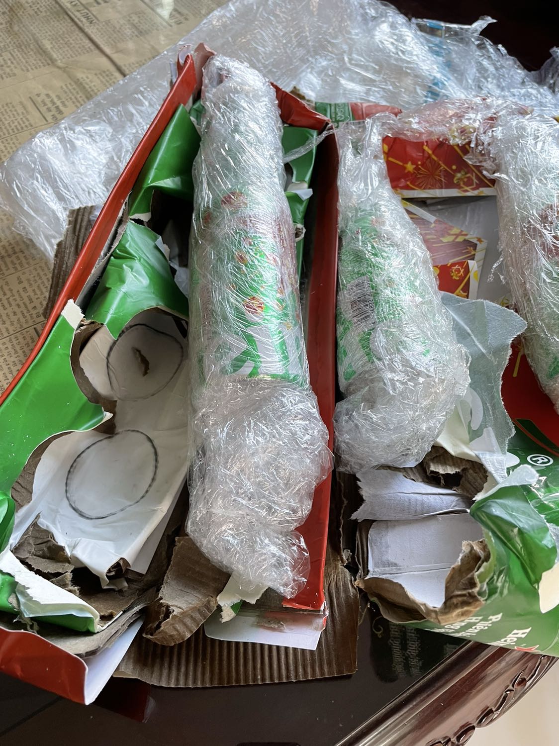 Giao hàng nhanh, giá tốt mua để tặng khách hàng dịp cuối năm nhưng quà khuyến mãi 4 chai bia nhôm bị bể hết 4 chai.