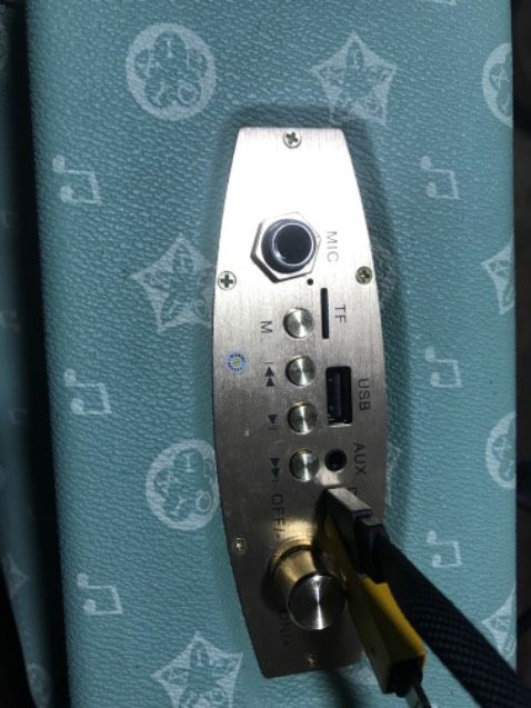 loa âm thanh tốt mà mình dùng đc 4,5 hôm bị cháy chân sạc mong shop đổi lại cho ạ , mình cắm ko sáng bóng đỏ , sạc ko vào điện nữa