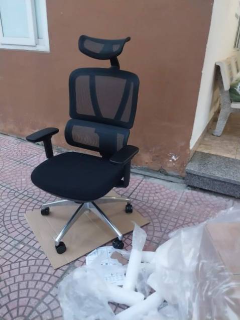 Mình ở Hà Nội shop giao hàng siêu nhanh 1 tiếng hàng đã có mặt và có bạn hỗ trợ lắp đặt rồi. Khá bất ngờ, mình hỏi shop thì báo có khá nhiều cơ sở nên điều động hàng nhanh. mình đánh giá 5 sao về sự nhanh chóng
Về chất liệu ghế mình thấy khá ổn, sản phẩm đúng như video, mô tả. Ghế chủ yếu được làm bằng nhựa trừ một số bộ phận. Nên khi lắc mình thấy có độ rơ nhẹ. Nhưng chung quy ngồi khá chắc chắn và đỡ lưng tốt.
Ghế có khá nhiều tính năng điều chỉnh để phù hợp với mình, còn độ ổn định mình cần trải nghiệm thêm. Mình ở Hà Nội shop giao hàng siêu nhanh 1 tiếng hàng đã có mặt và có bạn hỗ trợ lắp đặt rồi. Khá bất ngờ, mình hỏi shop thì báo có khá nhiều cơ sở nên điều động hàng nhanh. mình đánh giá 5 sao về sự nhanh chóng
Về chất liệu ghế mình thấy khá ổn, sản phẩm đúng như video, mô tả. Ghế chủ yếu được làm bằng nhựa trừ một số bộ phận. Nên khi lắc mình thấy có độ rơ nhẹ. Nhưng chung quy ngồi khá chắc chắn và đỡ lưng tốt.
Ghế có khá nhiều tính năng điều chỉnh để phù hợp với mình, còn độ ổn định mình cần trải nghiệm thêm.