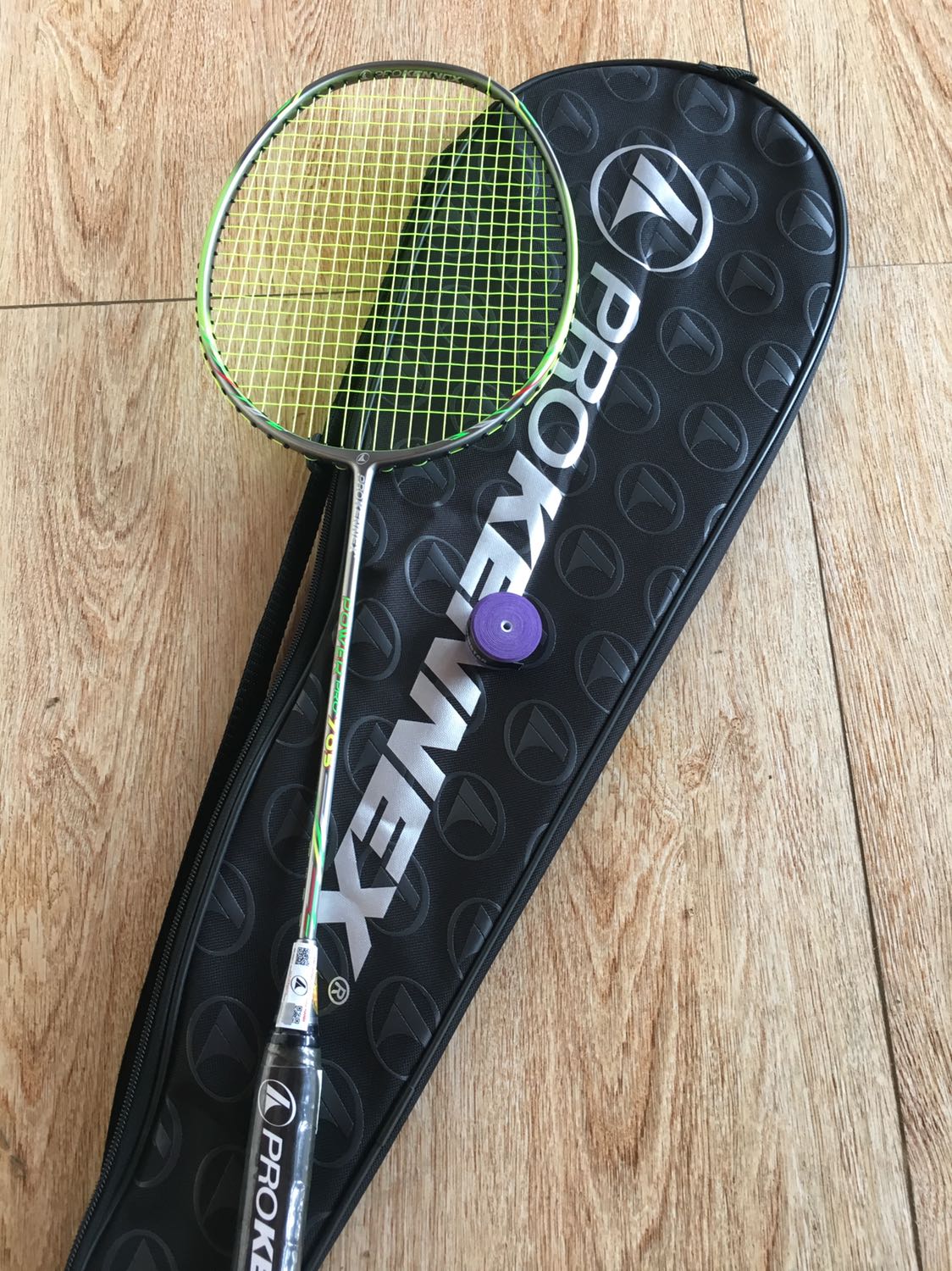 Mình mua trúng đợt sale giá rẻ nên hơi bất giờ về chất lượng. Giao về đúng ý mình, vợt thiên công cầm đằm tay. Được tặng túi đựng quá hợp
lí. Thank shop