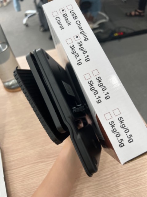 cân ko hoạt động. Mình chi pin vào ko lên. 
Và Mình đặt loại 5kg giao loại 3 kg. cân ko hoạt động. Mình chi pin vào ko lên. 
Và Mình đặt loại 5kg giao loại 3 kg.