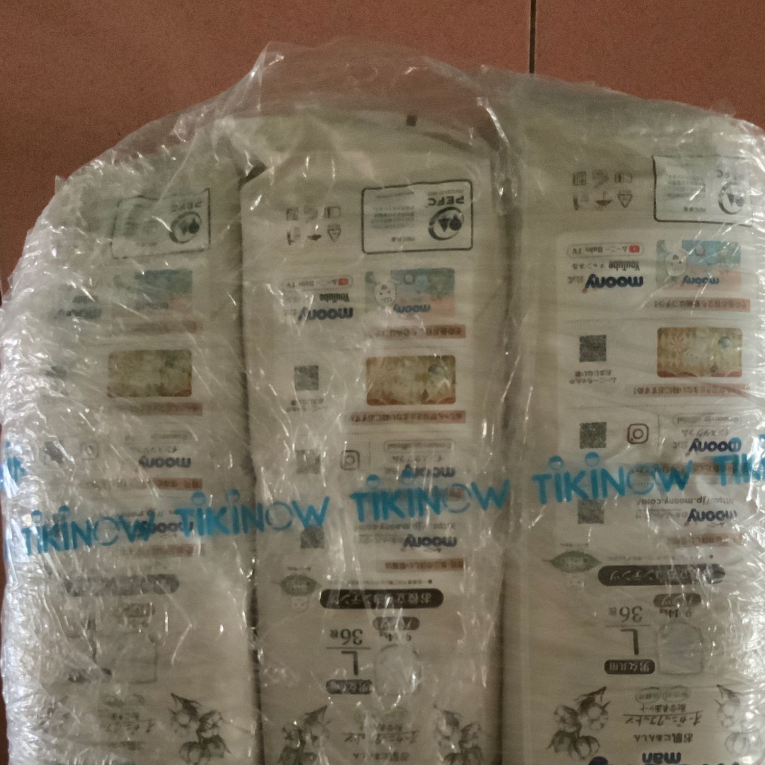 Giao hàng nhanh, đóng gói kỹ, nhân viên giao hàng nhiệt tình.
Hẹn thứ 2 nhưng thứ 7 trước 2 ngày đã giao tới.
Dùng thẻ sacombank tiki được freeship và hoàn tiền, khá tiện