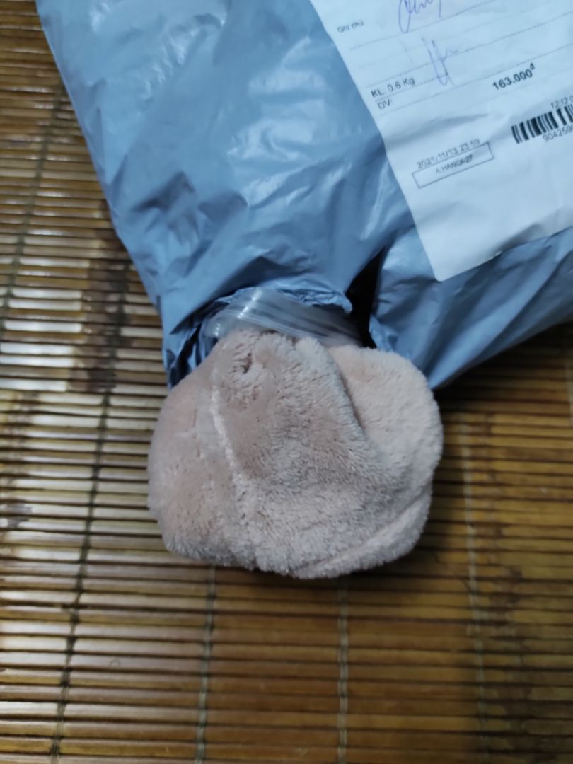 bạn ơi sao mình đặt bộ đồ ngủ màu hồng này sao lại ra màu hồng nhạt