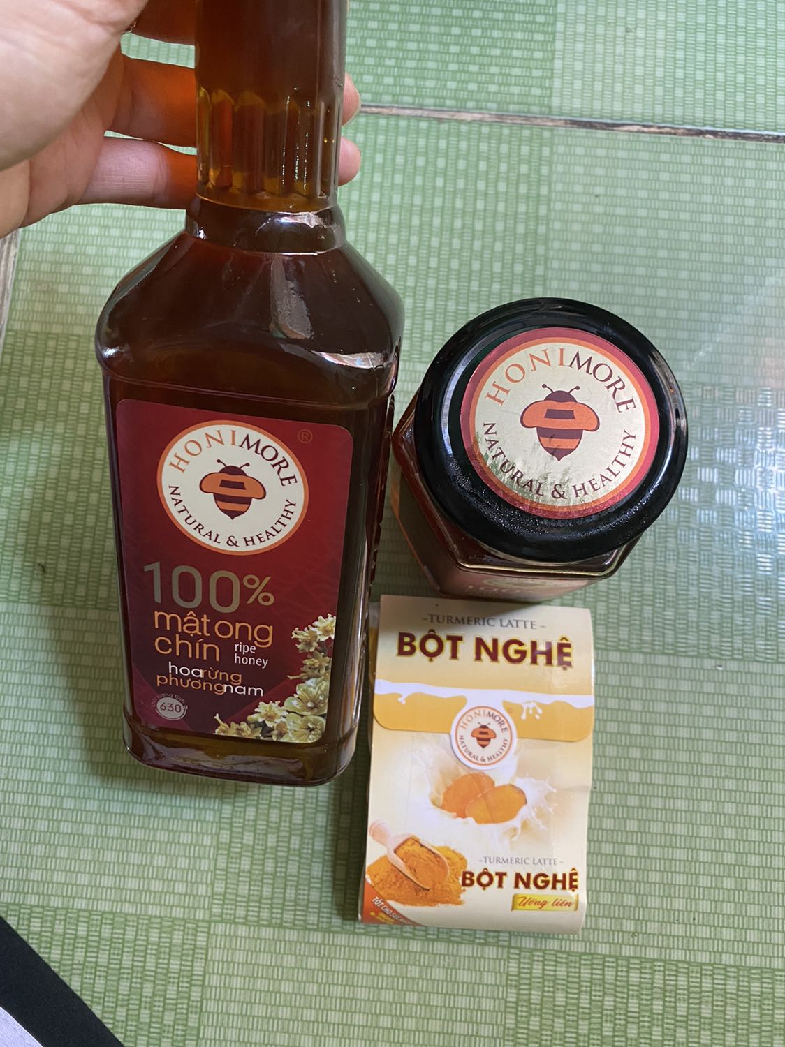 Mật ong chất lượng, đã mua lần 2. Dc tặng thêm 2 gói bột nghệ, thanks shop