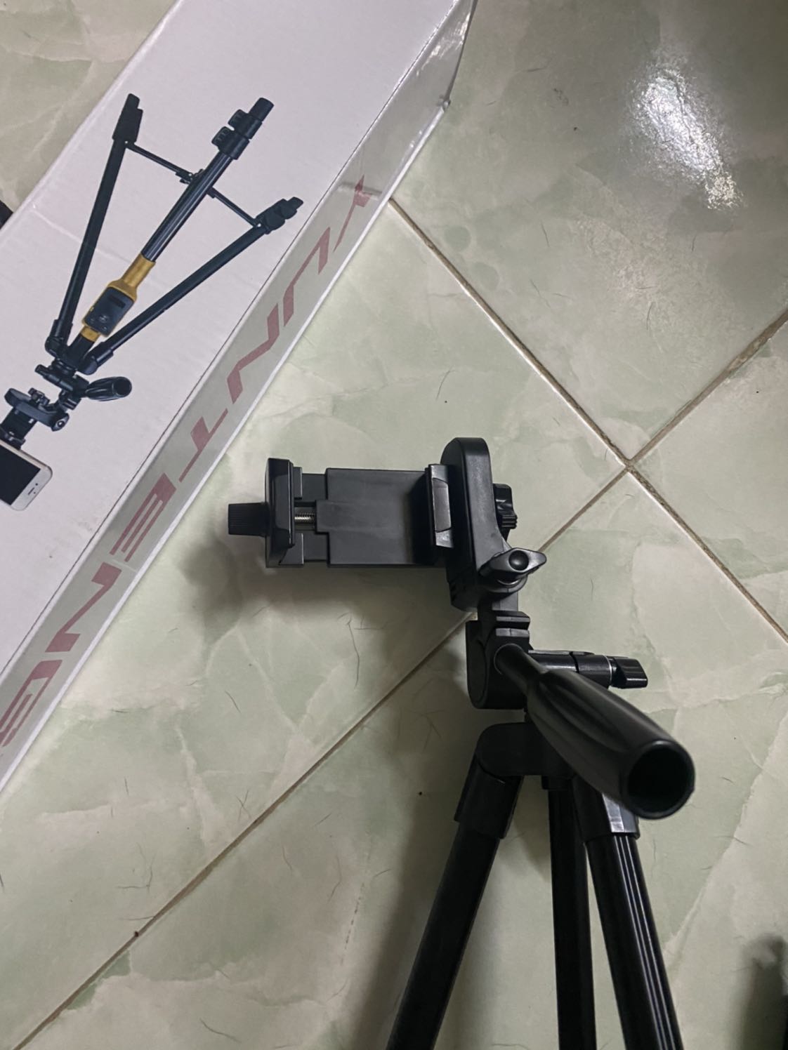 Vừa nhận hàng ngày hôm nay. 
Sau khi lắp ráp xong mình phát hiện 1 chân bị lỏng và rời hẳn ra ngoài.
còn khoá vặn ngay cần cổ cũng bị chai rồi....
Hy vọng tiki cho mình đổi hàng!