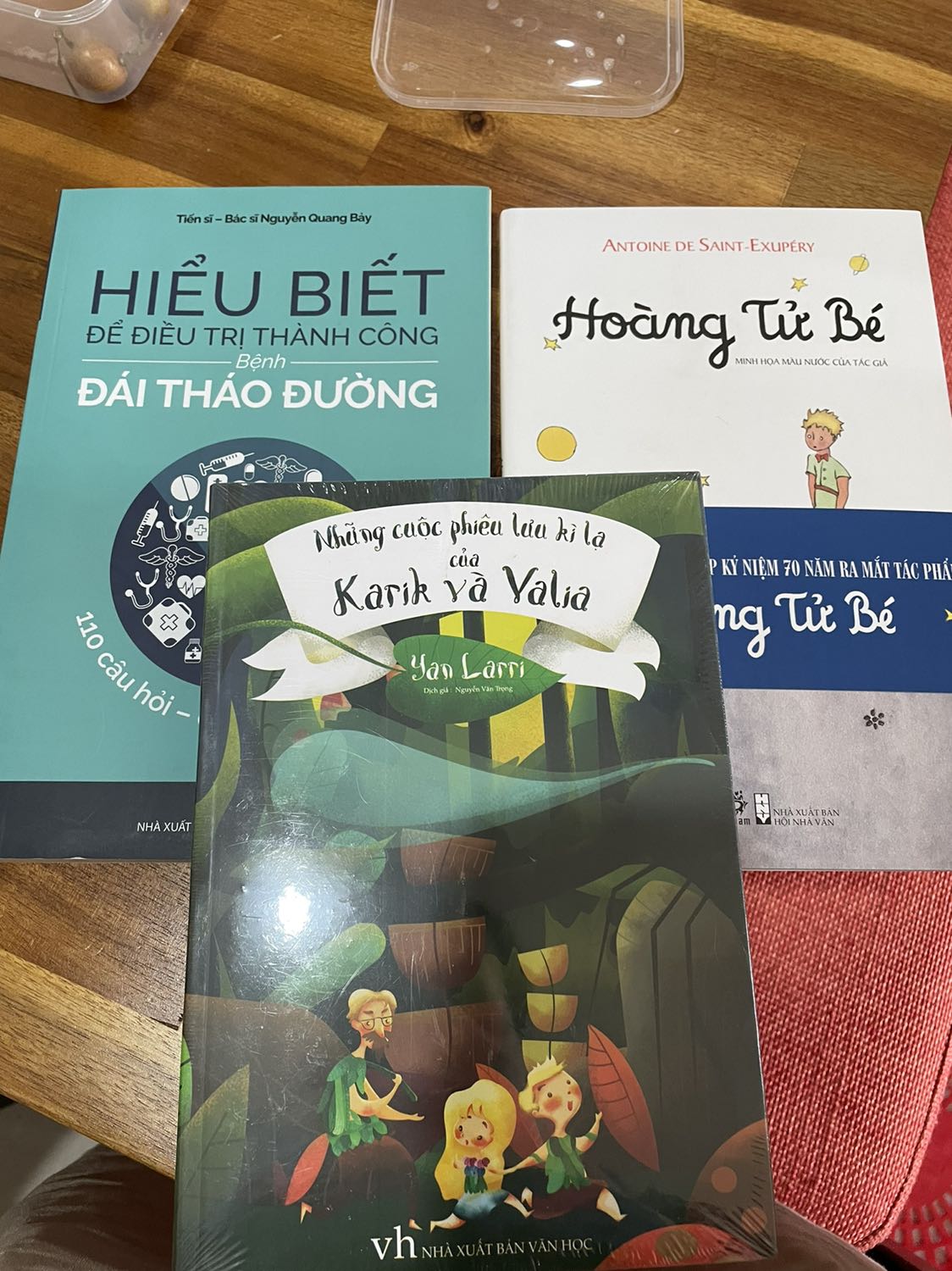 Sách thầy Bảy viết nội dung súc tích, người ko làm ngành y đọc vẫn thấy rất dễ hiểu. Sách được chia thành nhiều chủ đề tiện theo dõi.