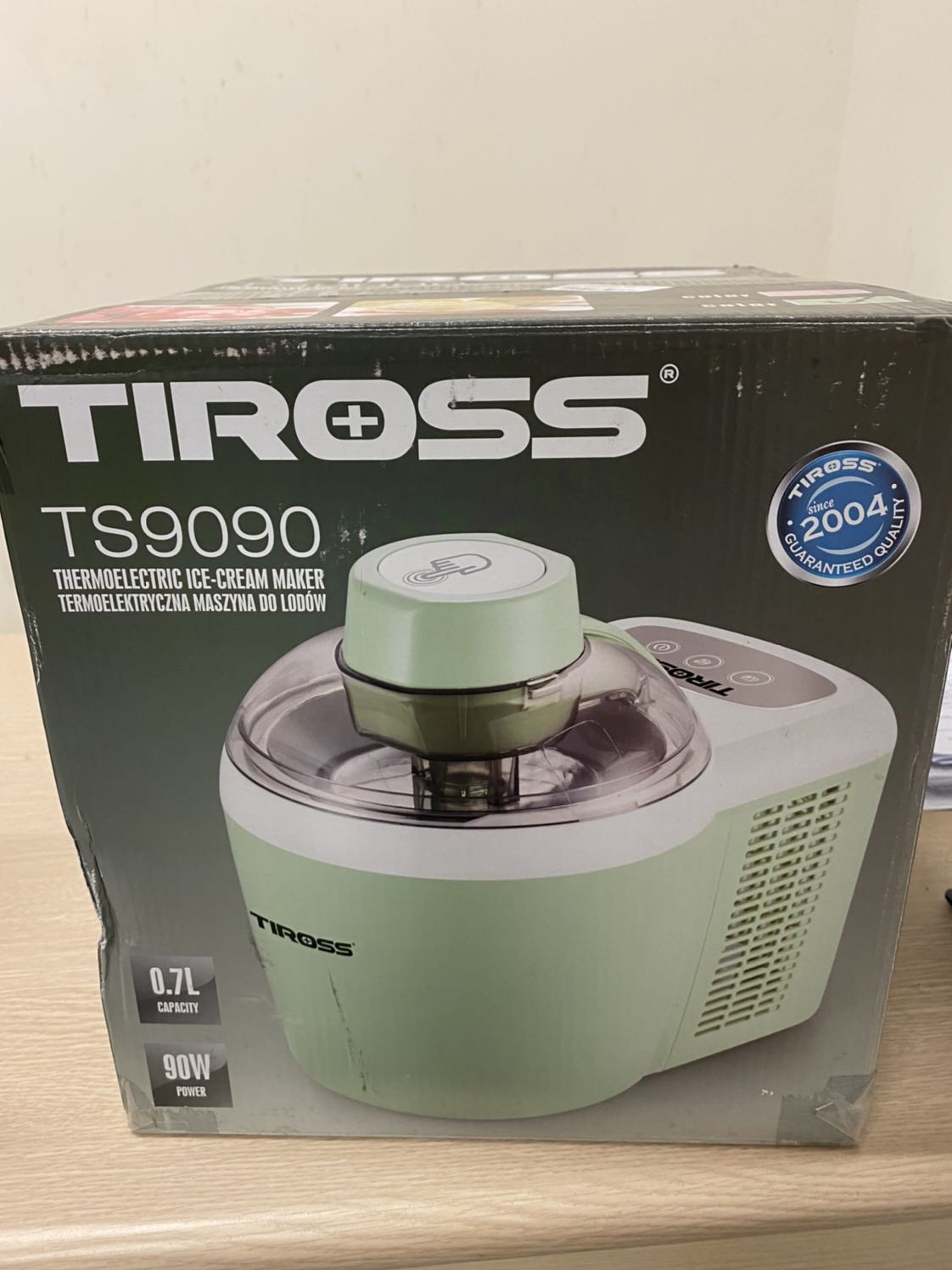 Giao hàng rất oke đúng màu sắc đã đặt và đóng gói cẩn thận, cảm ơn Tiki nhé. Mua rất nhiều máy móc mắc tiền Tiki phục vụ rất đúng với tiêu chí đã đưa ra. Thank