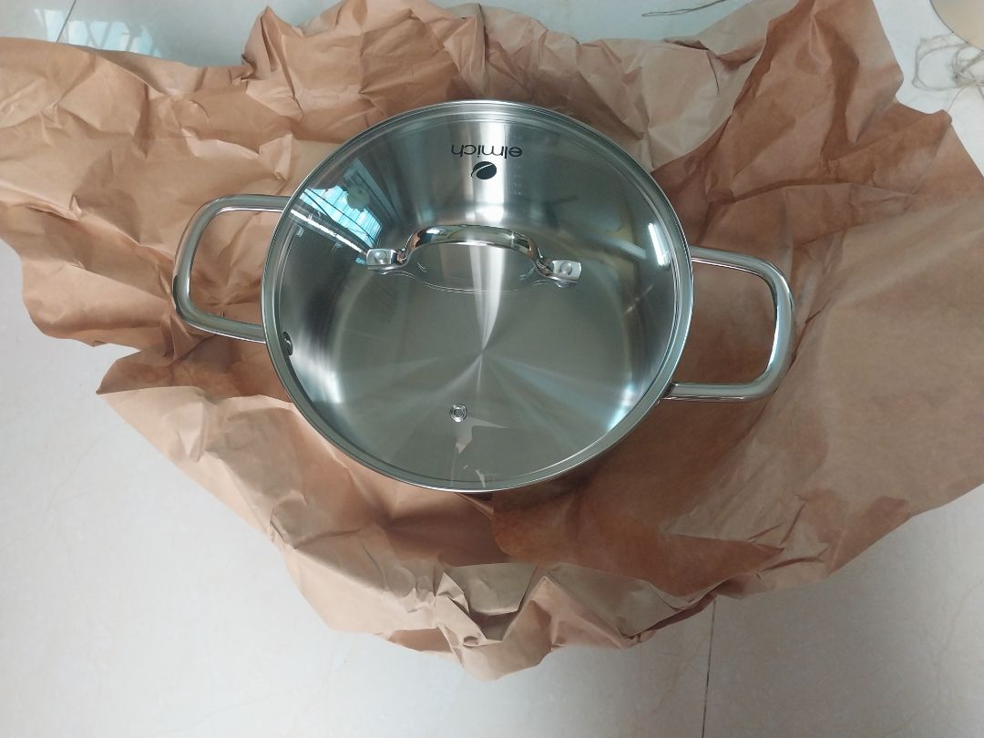 Bộ nồi đẹp, sáng, bóng. Nặng vừa phải, chắc tay, tay cầm vừa vặn.

Điểm cộng là tiki giao hàng nhanh, đóng gói siêu siêu cẩn thận.