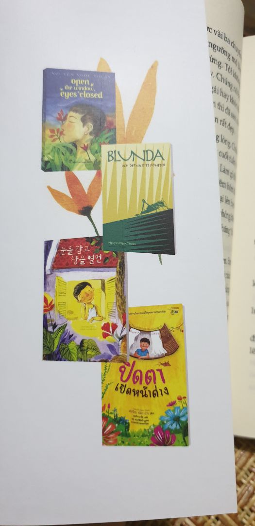 Có thể gọi đây là quyển truyện tuổi thơ của mình. Đọc lần đầu hồi c2 c3 gì ấy, bây giờ gần 30t lại mở sách ra lần nữa. 
Sách của NXB Trẻ thì chất lượng không có gì để bàn rồi, giấy đẹp, đọc ko hề chói mắt. Mình chỉ thấy lạ quyển này ko có bookmark đi kèm vì phần lớn sách Trẻ mình mua đều có.
Duy nhất 1 điều mình không ấn tượng ở sách là tranh minh họa. Mình hiểu họa sĩ vẽ với phong cách ngây thơ hồn nhiên như cậu bé trong truyện, nhưng nhiều bức khá trừu tượng và còn gây cảm giác hơi sợ.