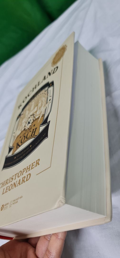 sách đẹp, cầm rất nặng tay. Điểm trừ cố hữu của Tiki trading là đóng gói rất ẩu. Cuốn này có giấy bọc xung quanh sách chứ nếu không thì te tua. Chỉ bỏ sách vào 1 cái hộp giấy thôi.