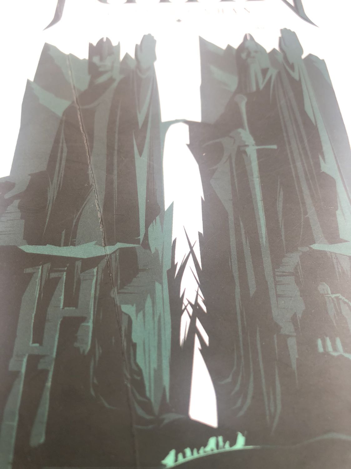 Mua rẻ hơn những chỗ khác nhưng mà đóng gói sơ sài, hộp móp méo, sách ở trong dù được bọc nilong nhưng bìa vẫn  gãy, dơ, bụi bặm, móp méo. Nói chung ham rẻ thì chịu 😰😰😰